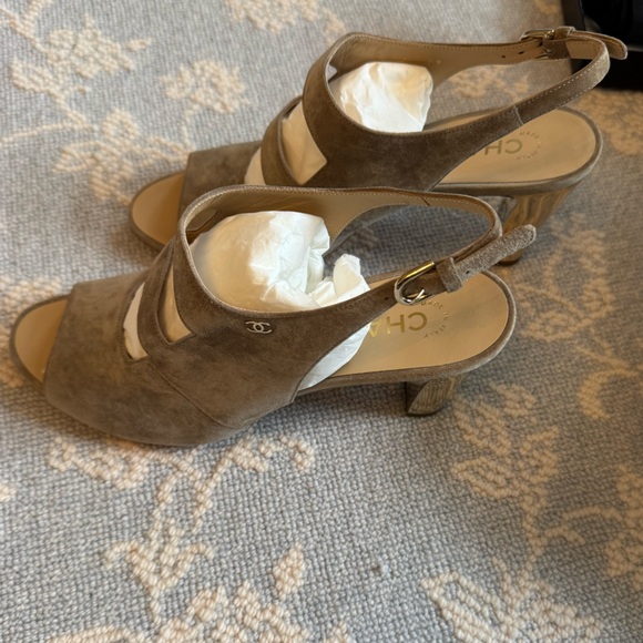 Chanel Interlocking CC Logo Suede Slingback Sandals, Size 42 - Picture 6 of 16